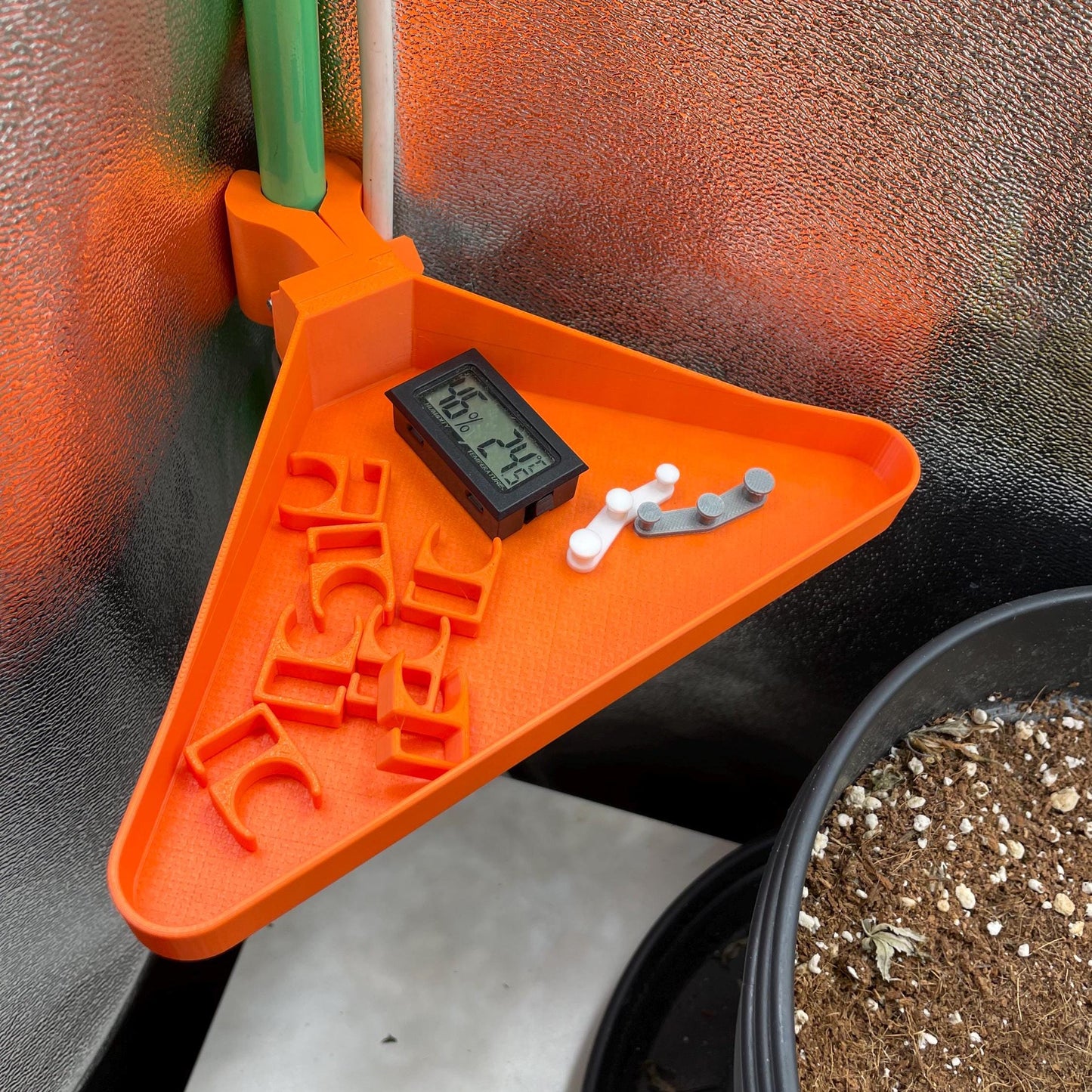 Corner shelf for grow tents (16-22 mm)