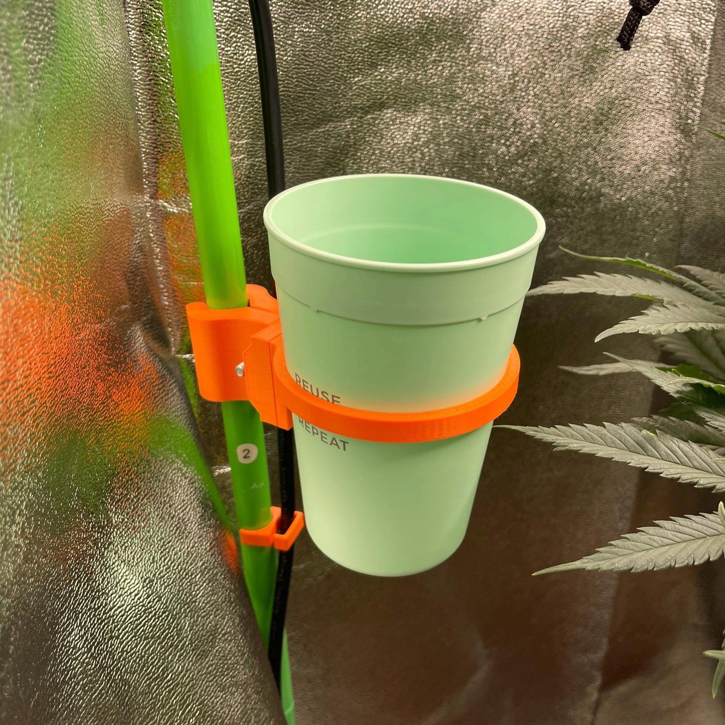 Cup holder for cuttings